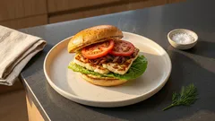 Burgery z halloumi i karmelizowaną cebulą — prosty przepis na soczystą wersję bez mięsa